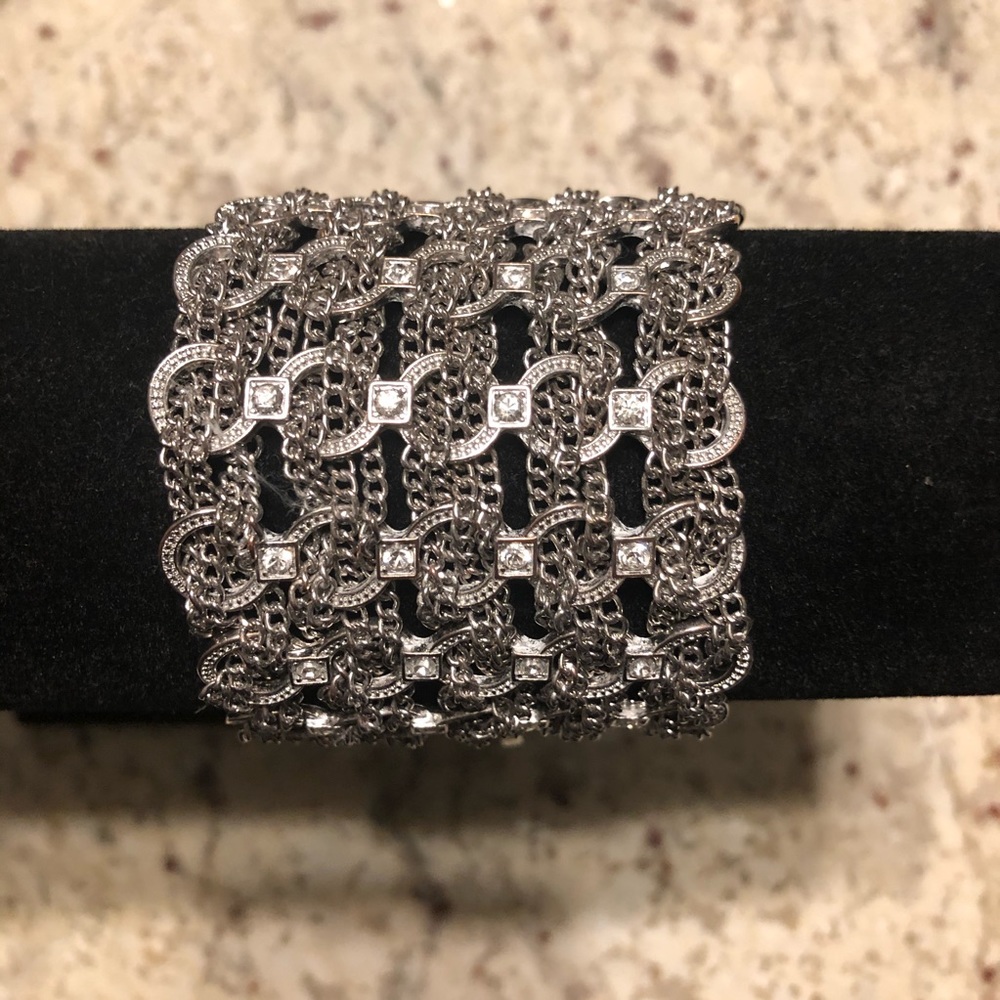 Silver circled layered chains an diamond bracelet